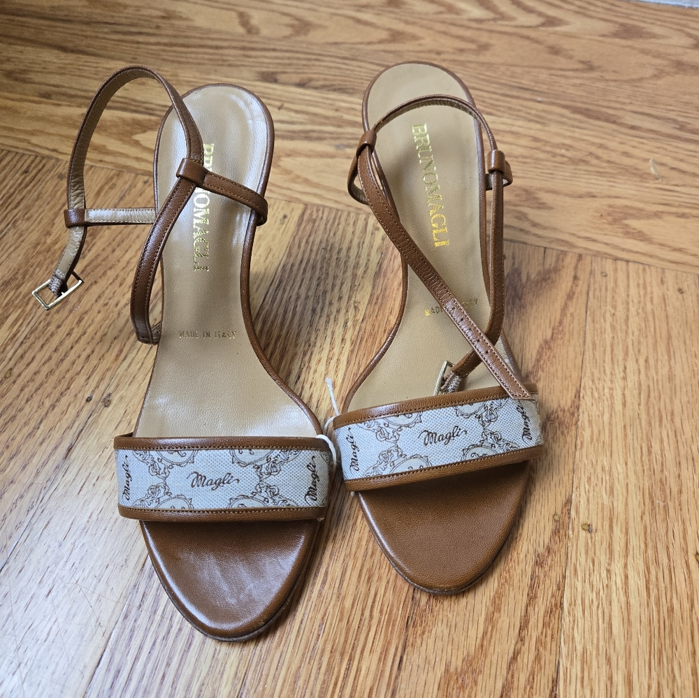 NIB Bruno Magli Women's Brown and Cream Sandals - Picture 2 of 11